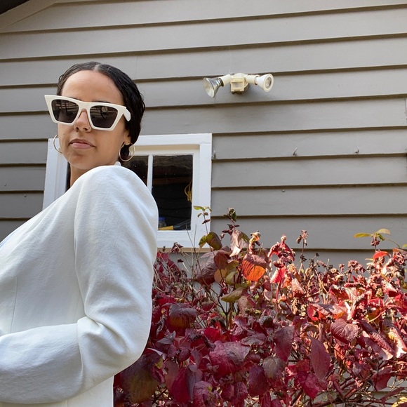 Meet your Posher, Layla - Picture 2 of 4